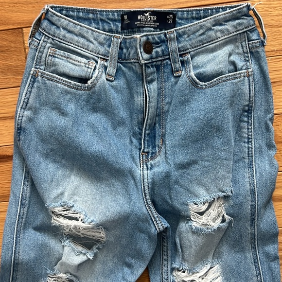 HOLLISTER Ultra-High Rise Mom Jean - Picture 2 of 5